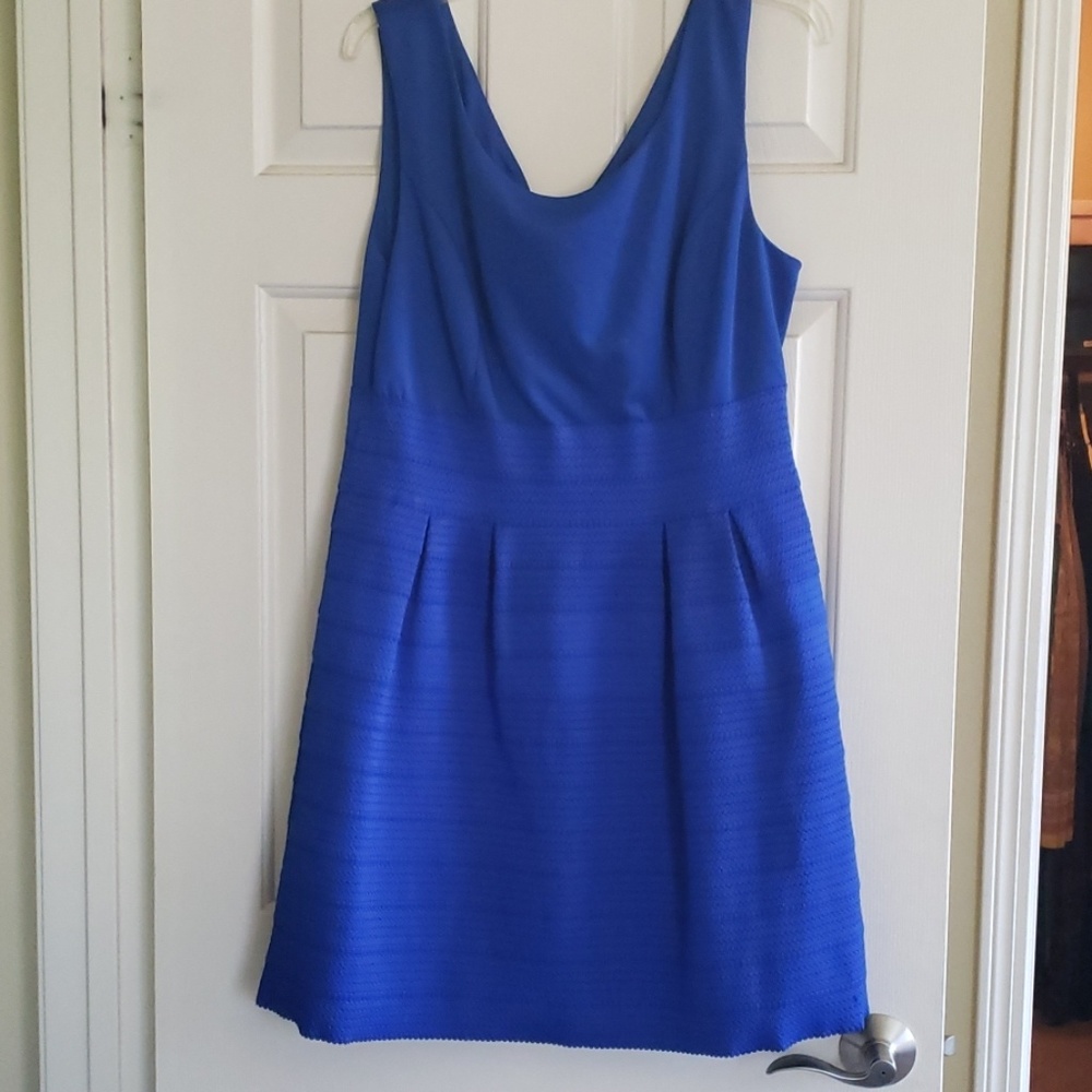 Short blue dress